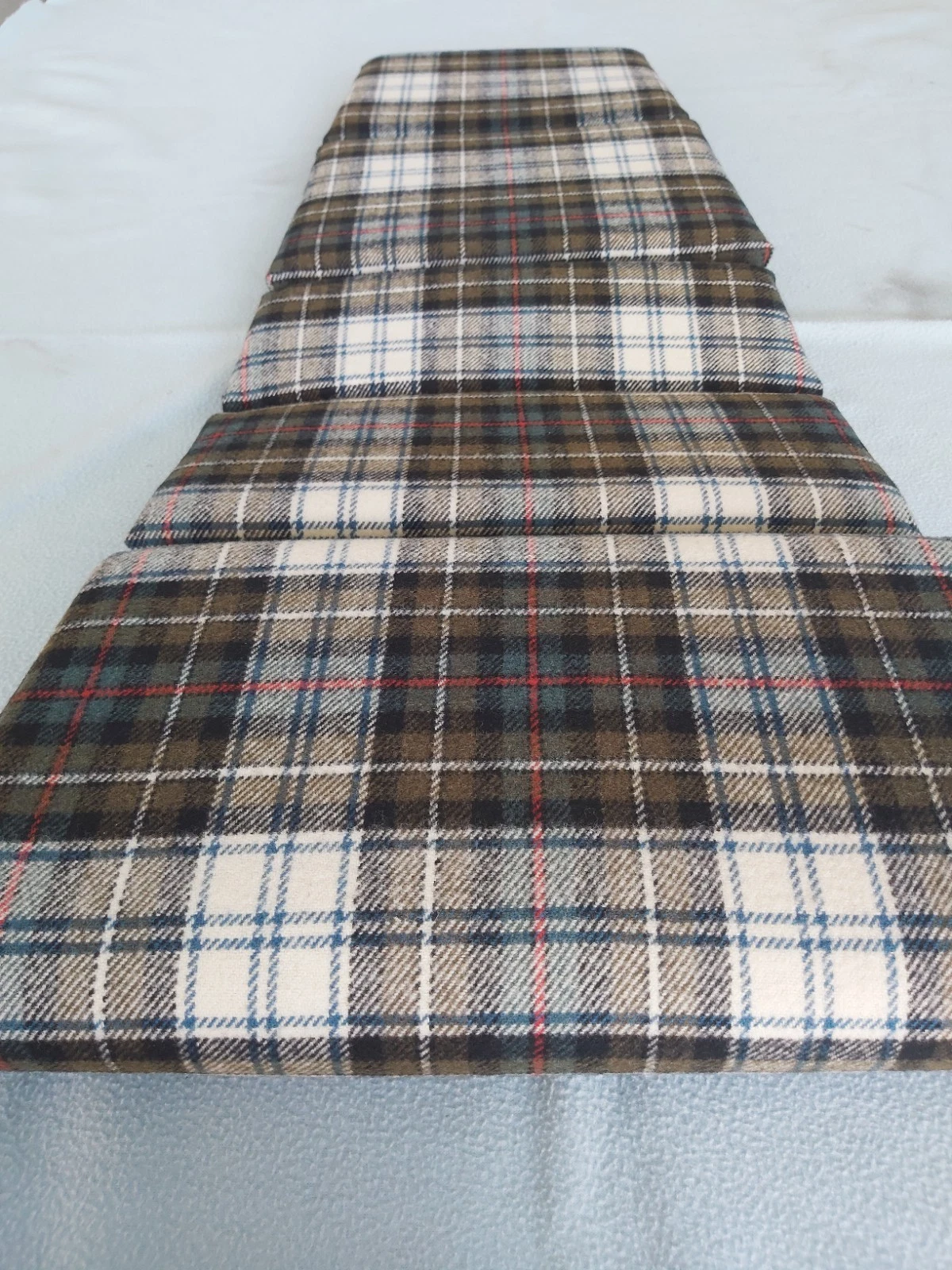 Center inserts made of fabric with a "TARTAN" pattern for RECARO Pole Position ABE seat