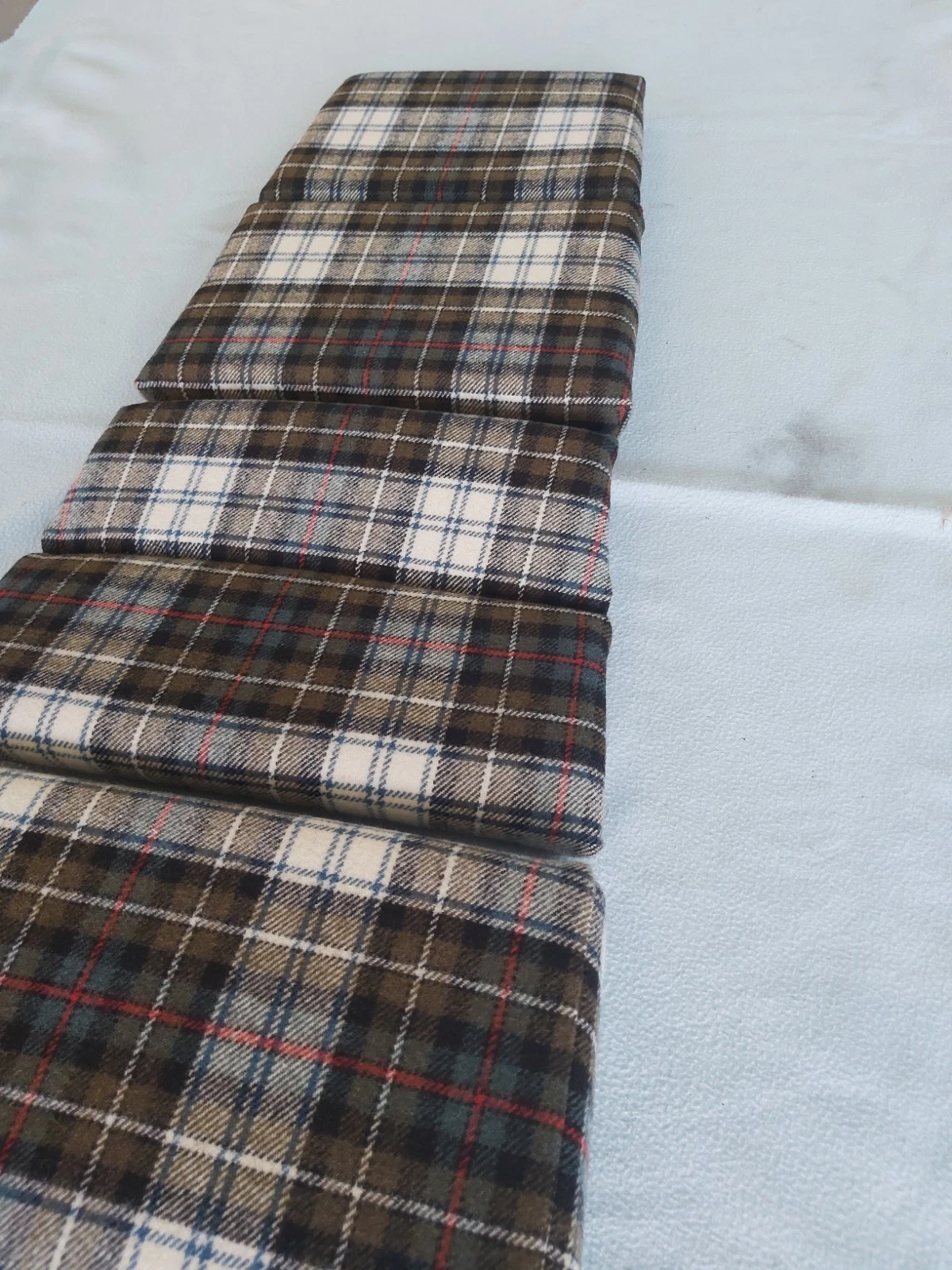 Center inserts made of fabric with a "TARTAN" pattern for RECARO Pole Position ABE seat