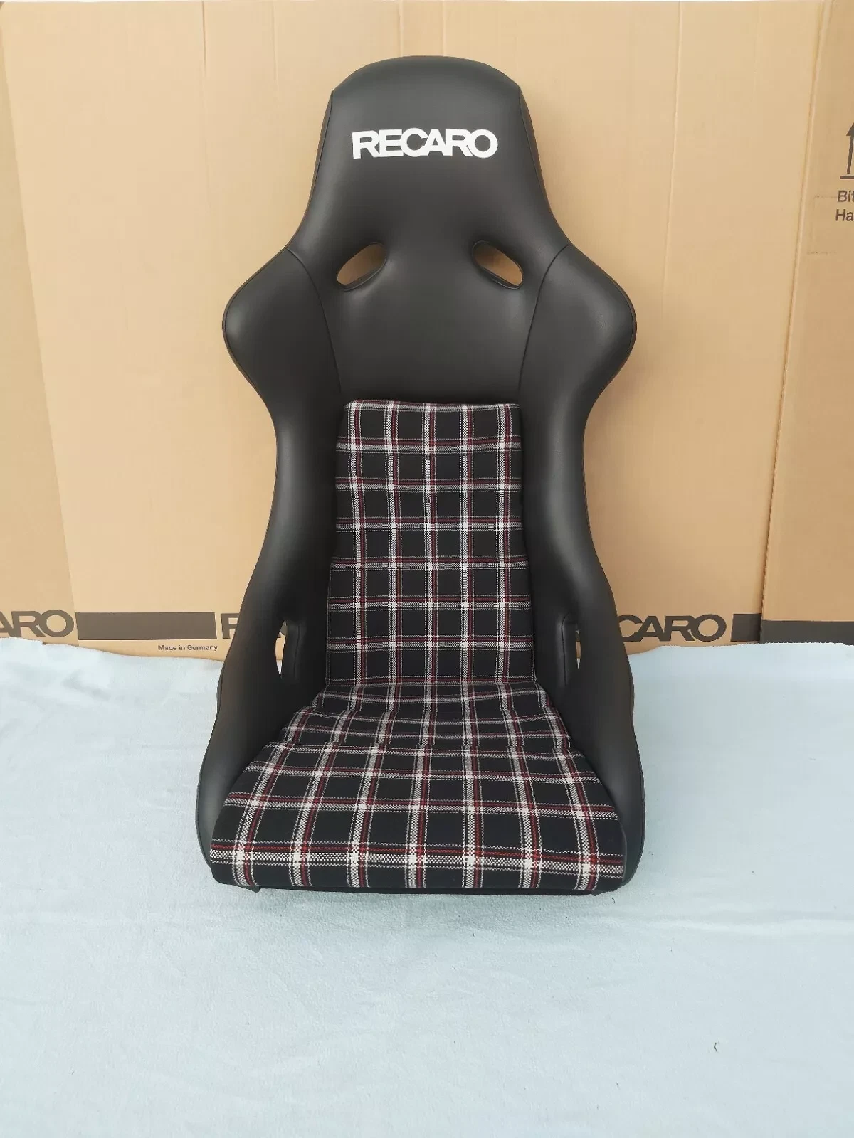 Center inserts made of fabric with a "TARTAN" pattern for RECARO Pole Position ABE seat