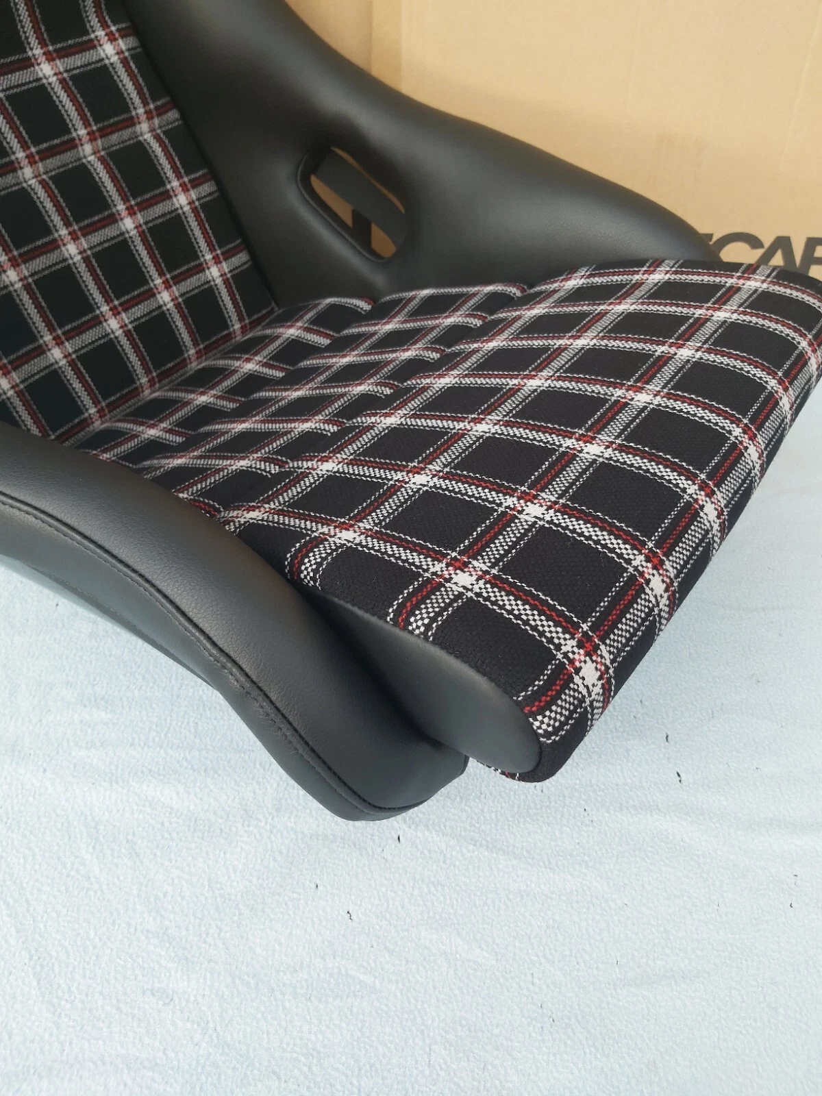 Center inserts made of fabric with a "TARTAN" pattern for RECARO Pole Position ABE seat