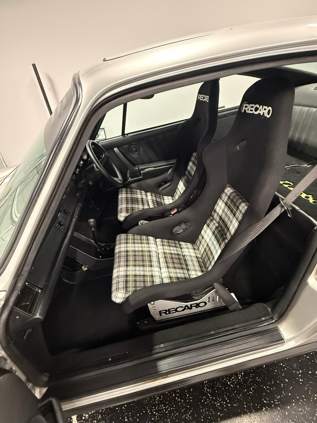 Center inserts made of fabric with a "TARTAN" pattern for RECARO Pole Position ABE seat