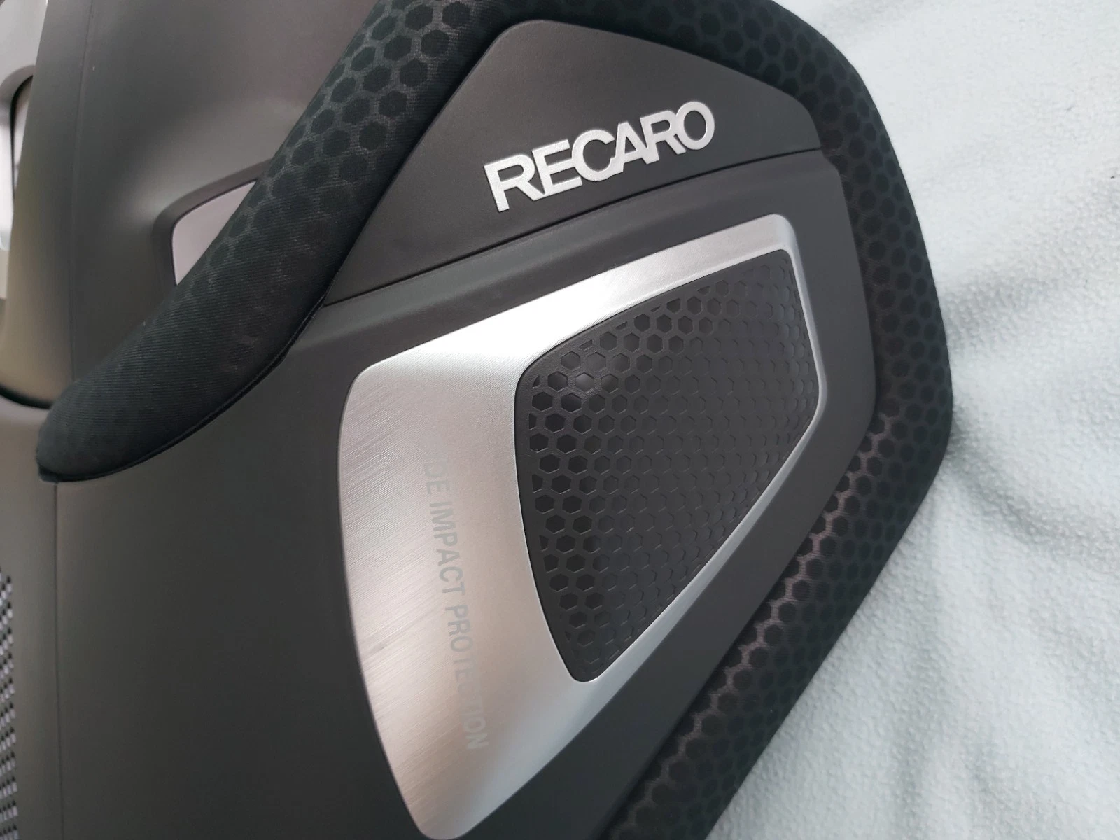 RECARO Axion 1 Fresh Black Child Seat, NEW. Made in Germany