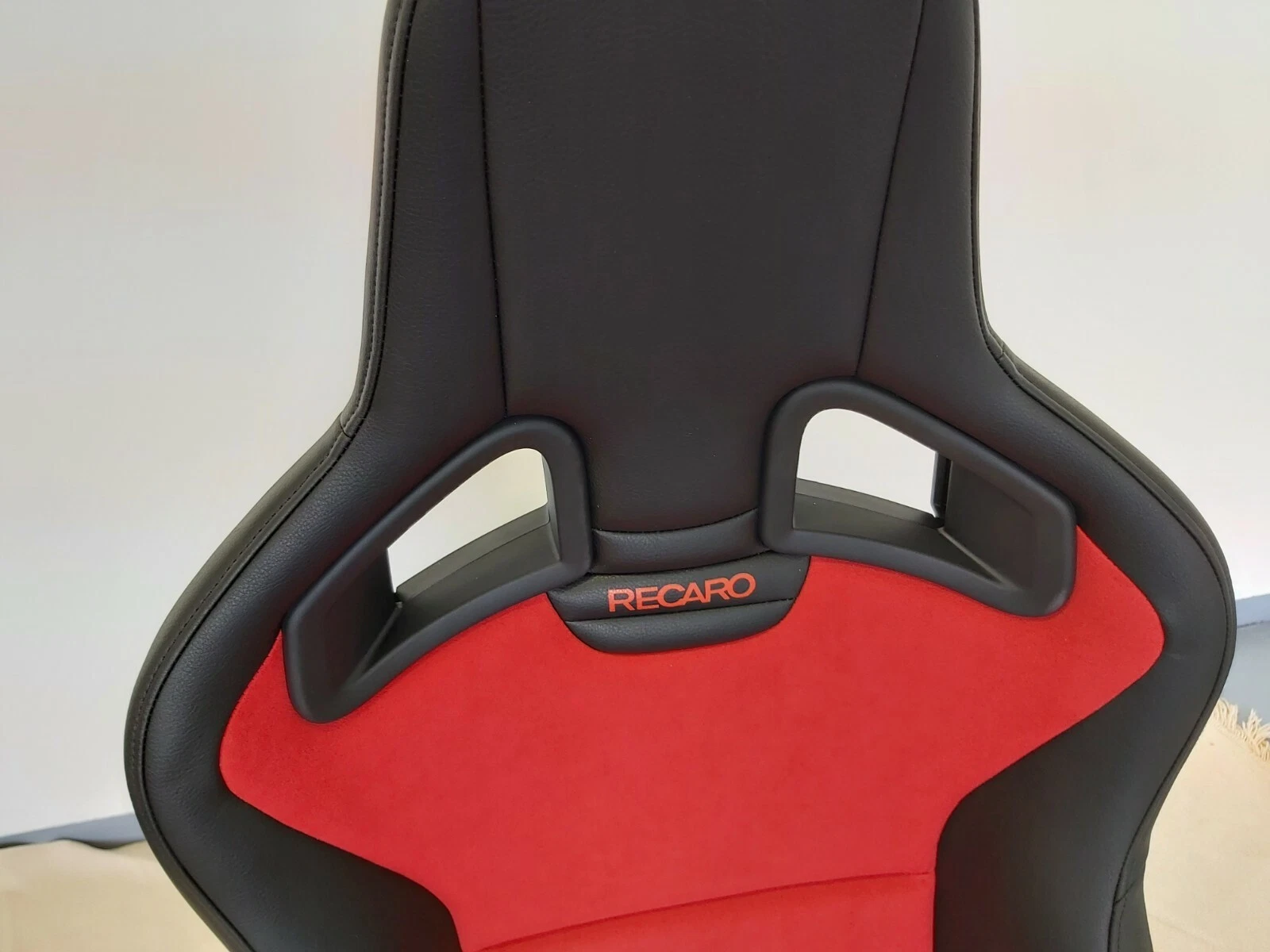 RECARO Sportster CS Artificial Leather BLACK / Dinamica RED