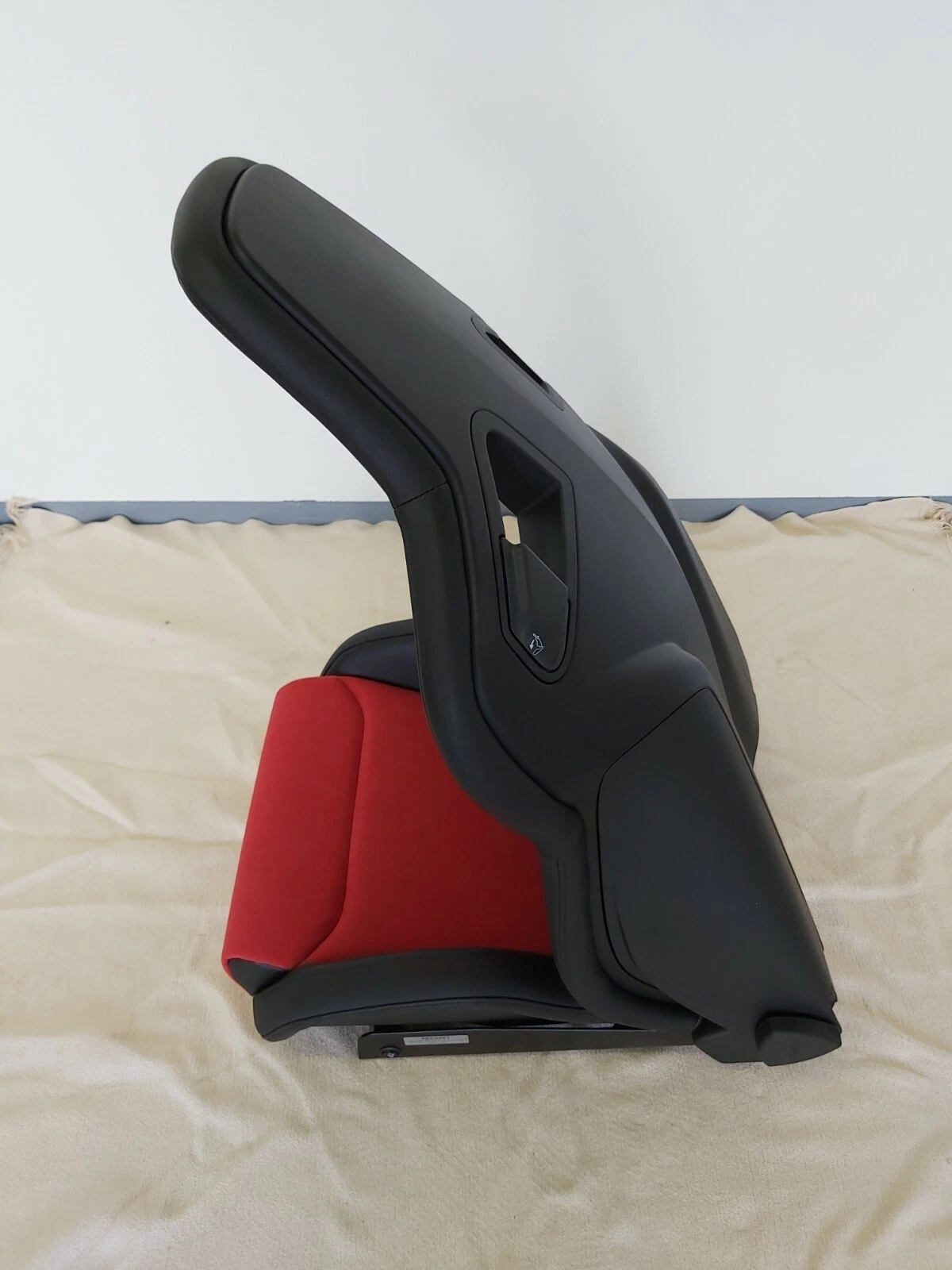 RECARO Sportster CS Artificial Leather BLACK / Dinamica RED
