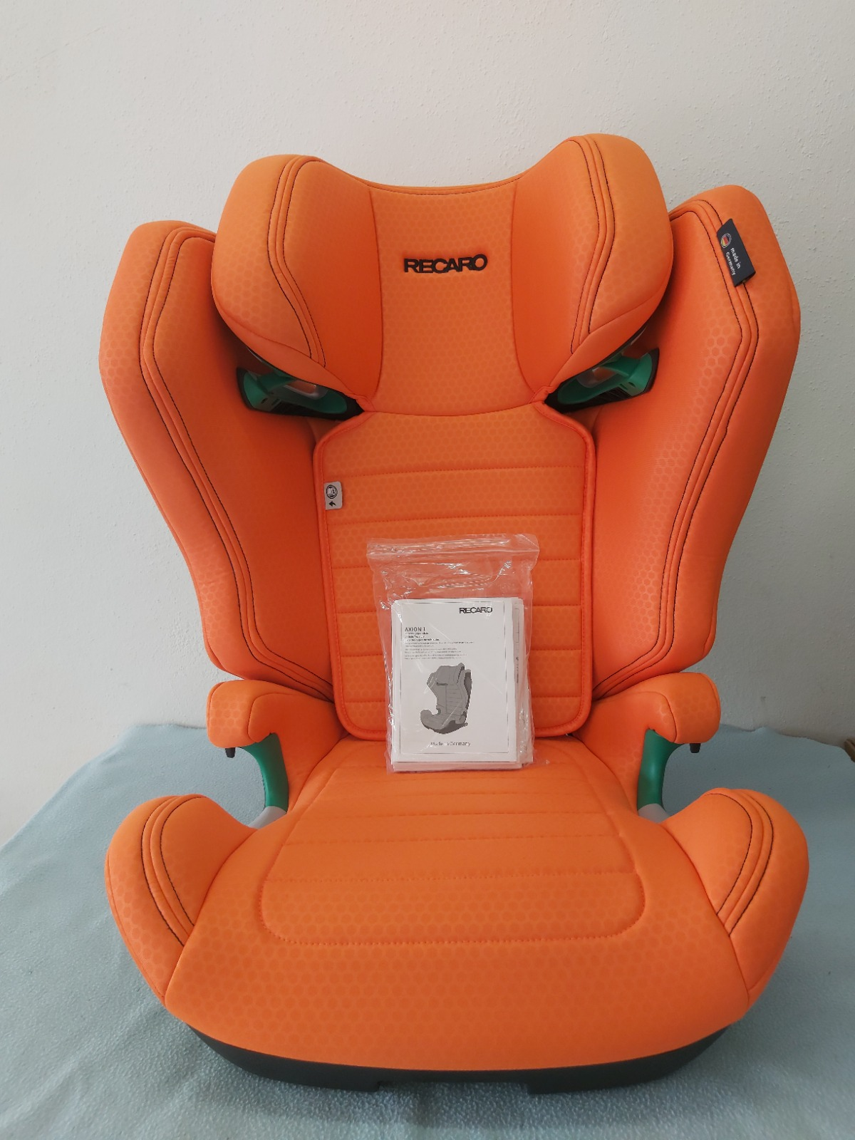RECARO Axion 1 "Vibrant Orange" Child Seat, NEW. Made in Germany