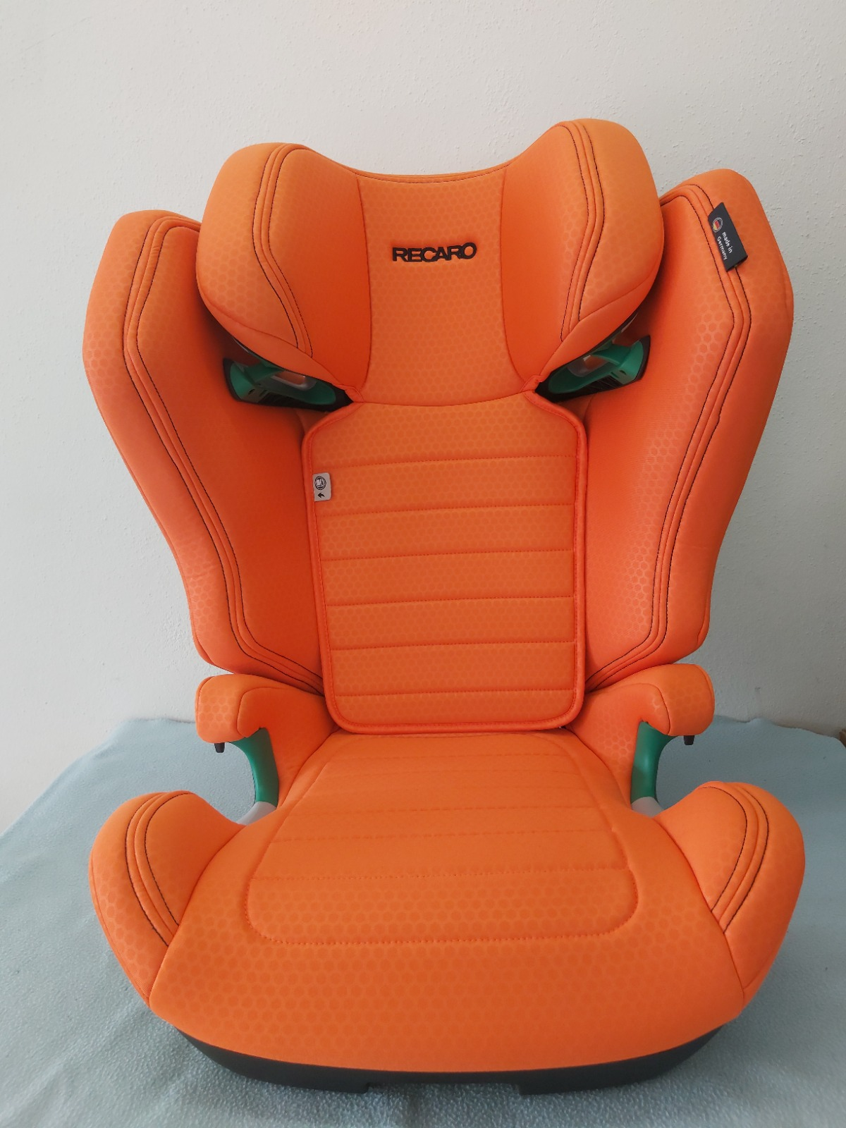 RECARO Axion 1 "Vibrant Orange" Child Seat, NEW. Made in Germany