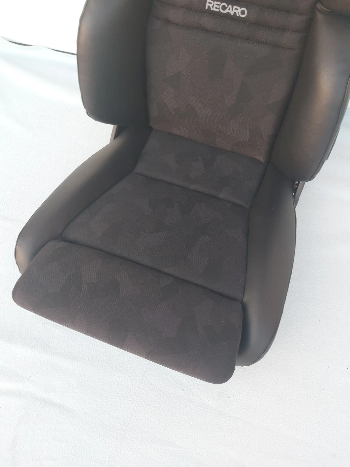 Recaro Expert Artista black / Artificial Leather black