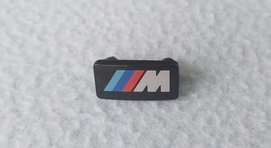 BADGE / EMBLEM for BMW STEERING WHEELS. 32332226479 BRAND NEW