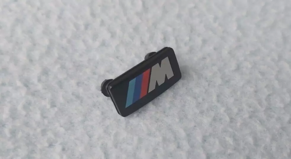 BADGE / EMBLEM for BMW STEERING WHEELS. 32332226479 BRAND NEW