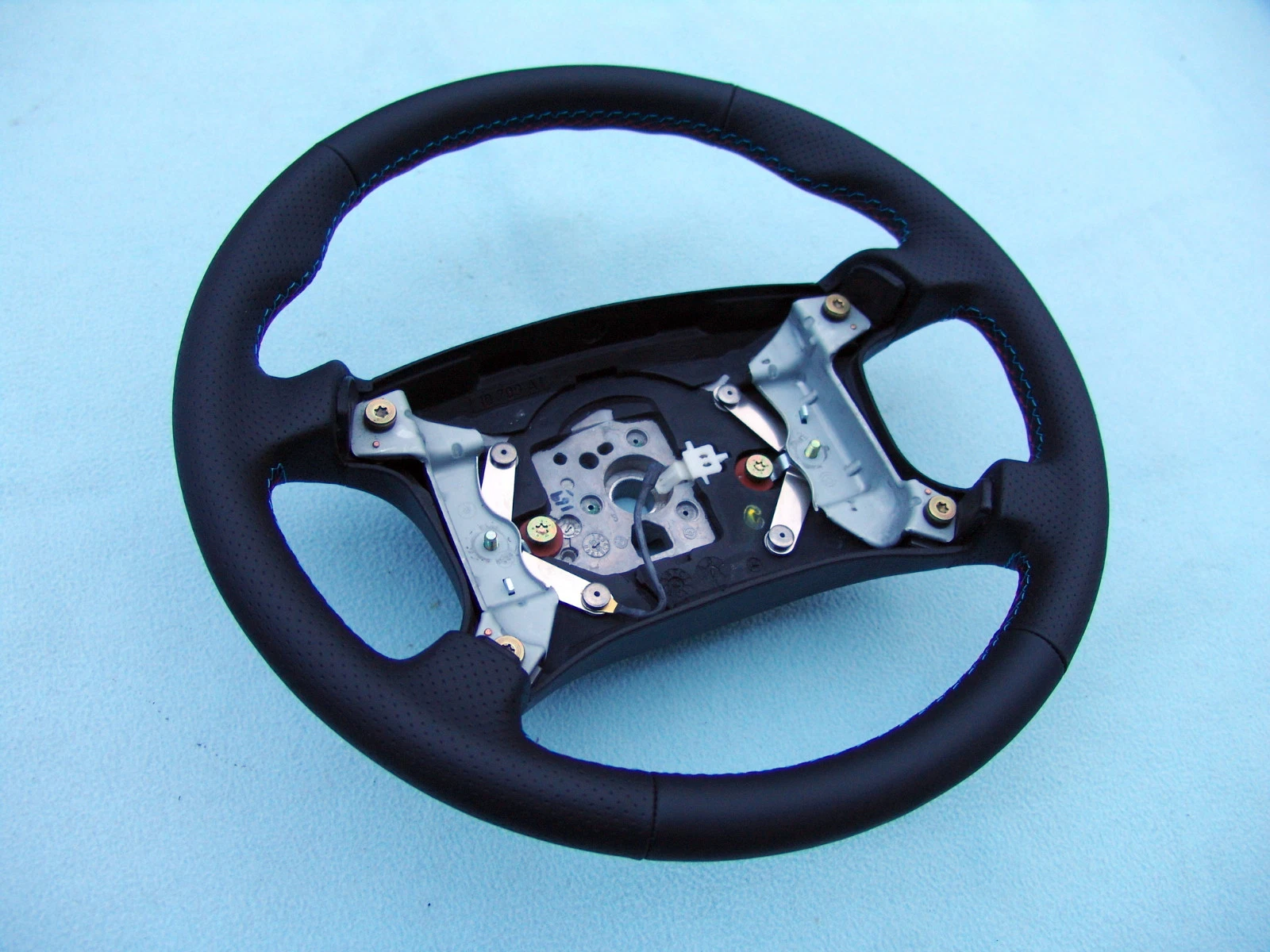 BMW E36 M3 STEERING WHEEL, NEW PLAIN / PERFORATED NAPPA LEATHER AND 3 COLOR STITCHING