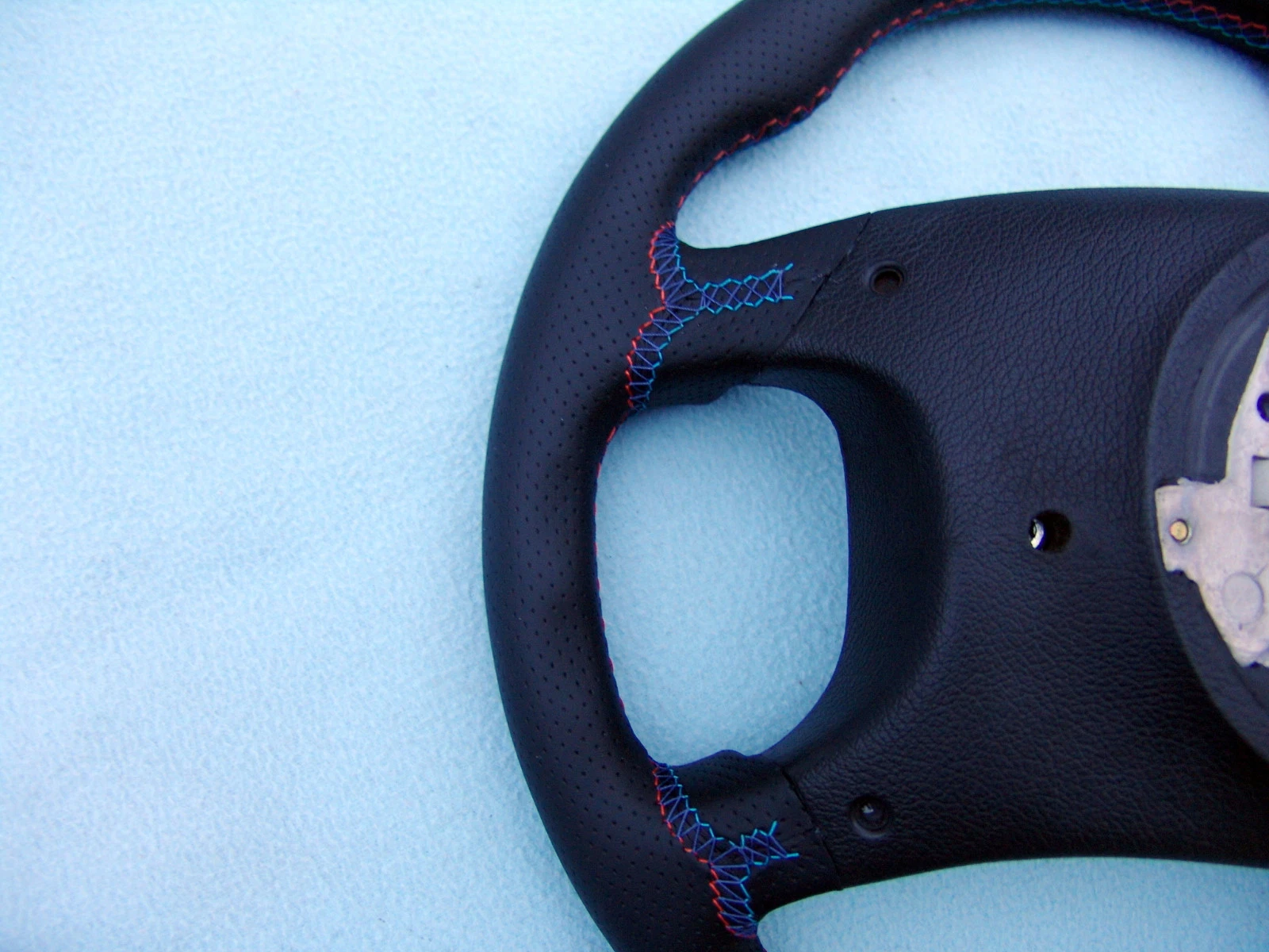 BMW E36 M3 STEERING WHEEL, NEW PLAIN / PERFORATED NAPPA LEATHER AND 3 COLOR STITCHING