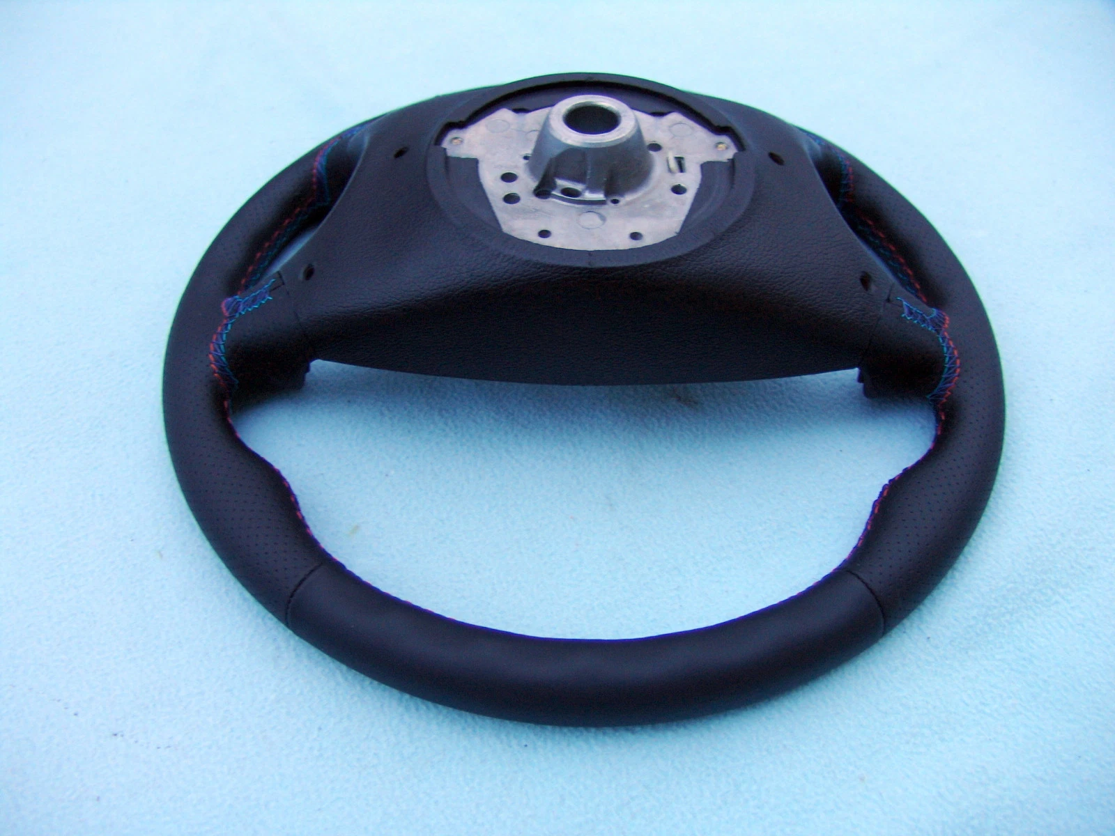 BMW E36 M3 STEERING WHEEL, NEW PLAIN / PERFORATED NAPPA LEATHER AND 3 COLOR STITCHING