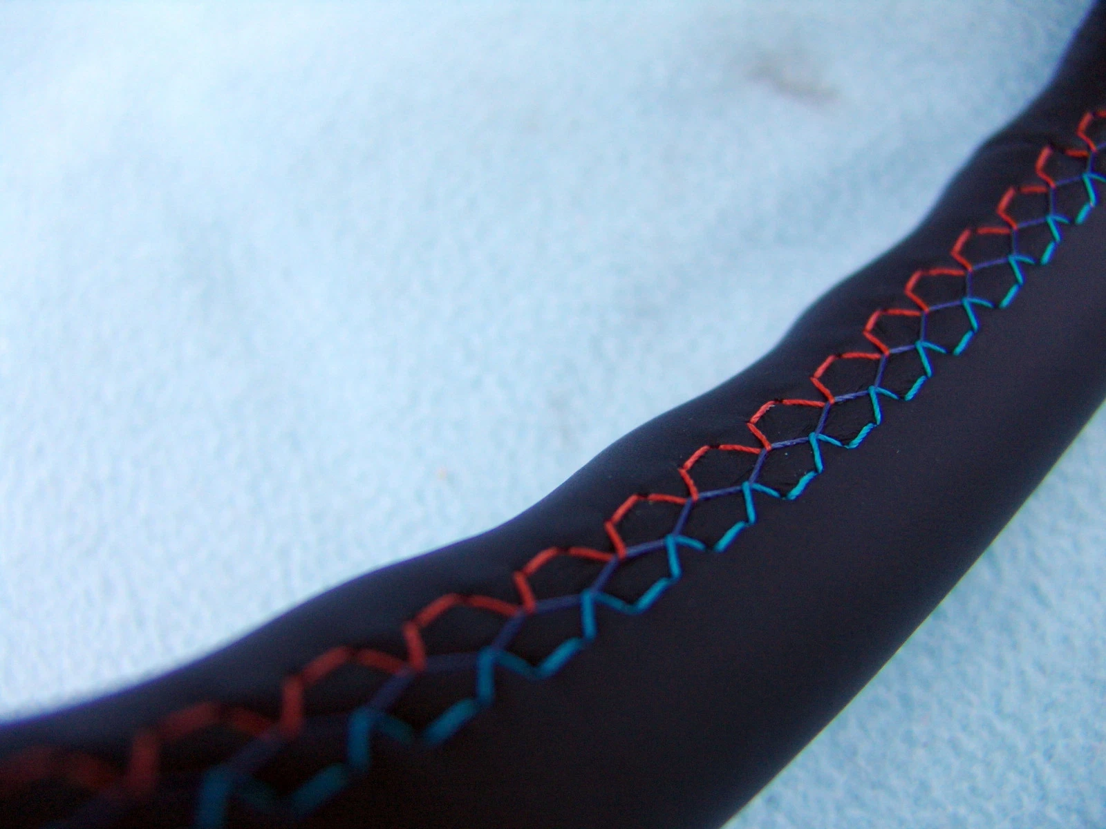 BMW E36 M3 STEERING WHEEL, NEW PLAIN / PERFORATED NAPPA LEATHER AND 3 COLOR STITCHING