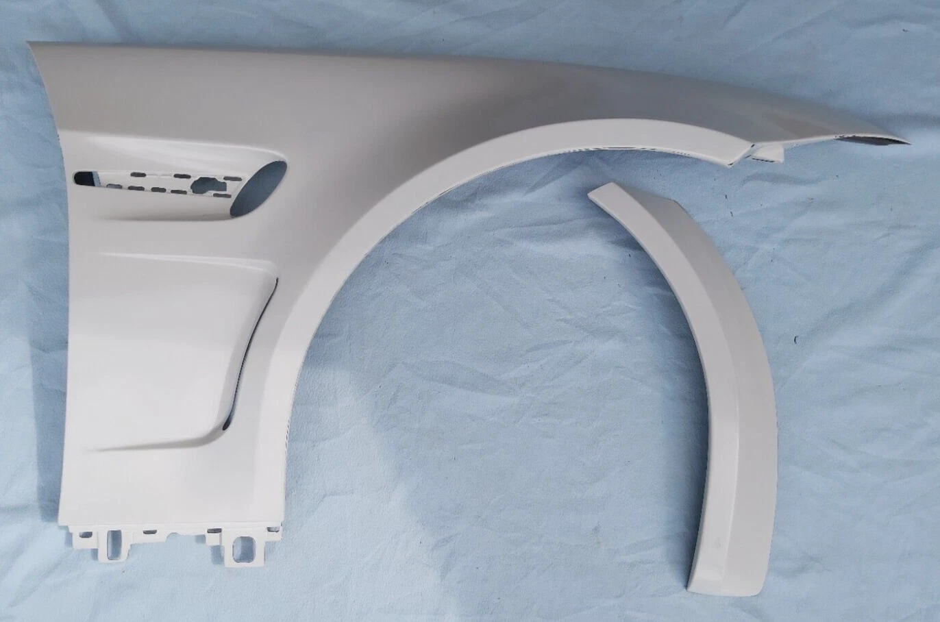 REAL CARBON FENDERS FOR BMW E92 M3, BRAND NEW, MADE IN GERMANY