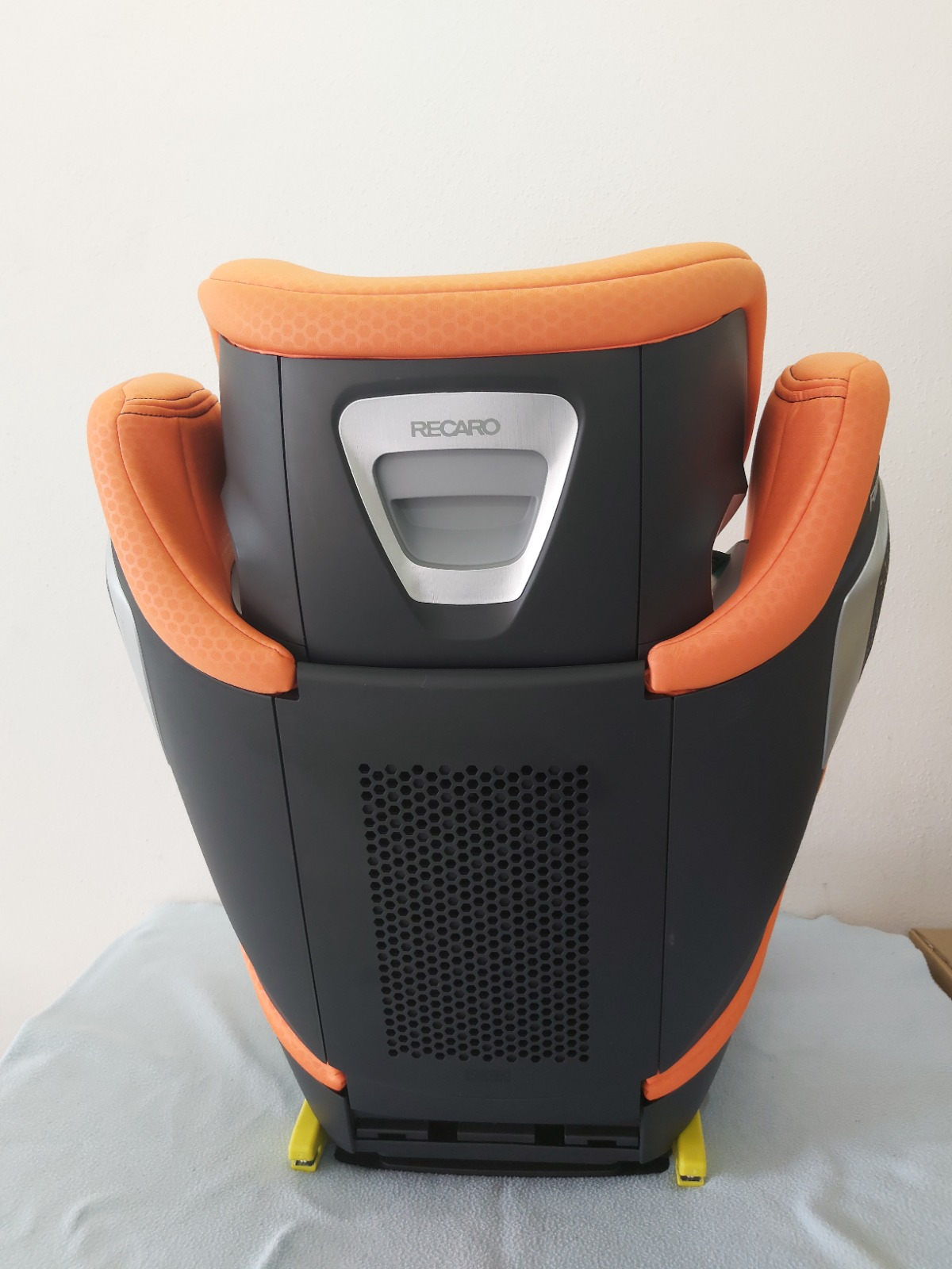 RECARO Axion 1 "Vibrant Orange" Child Seat, NEW. Made in Germany