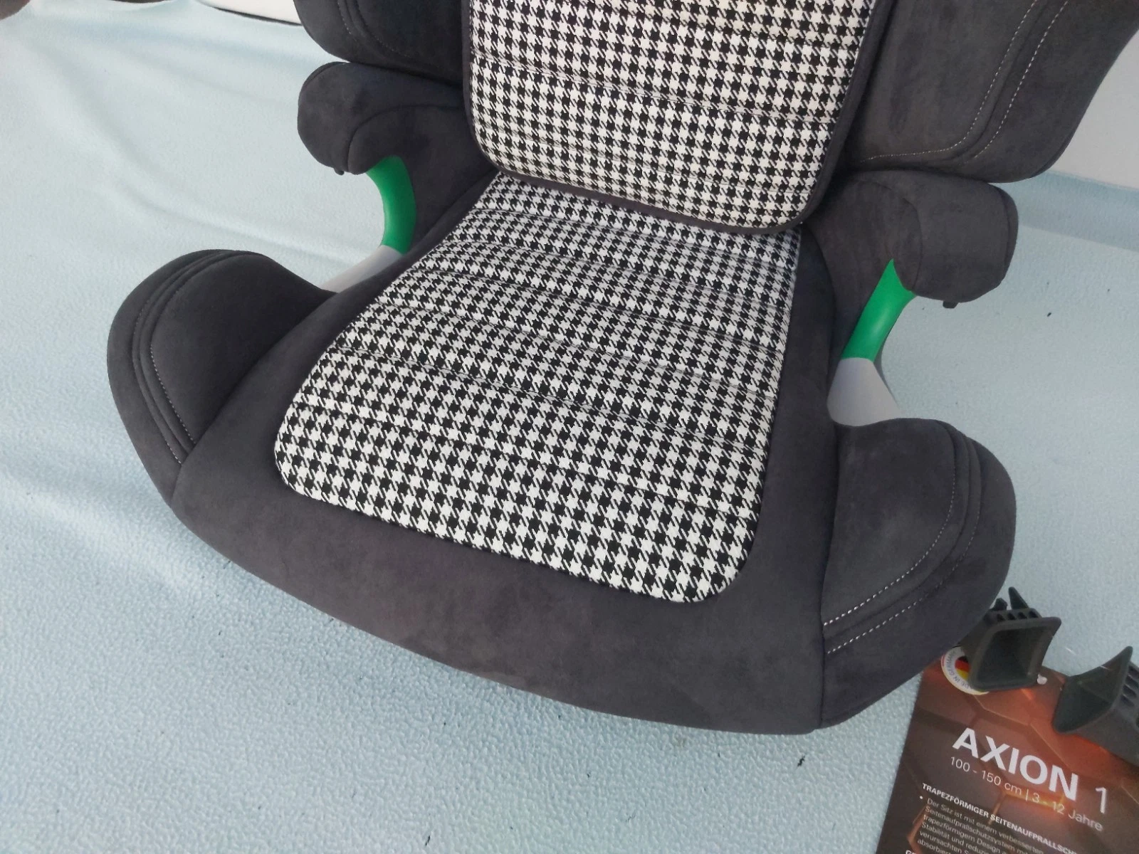 RECARO Axion 1 "PEPITA" Child Seat, NEW. Made in Germany.